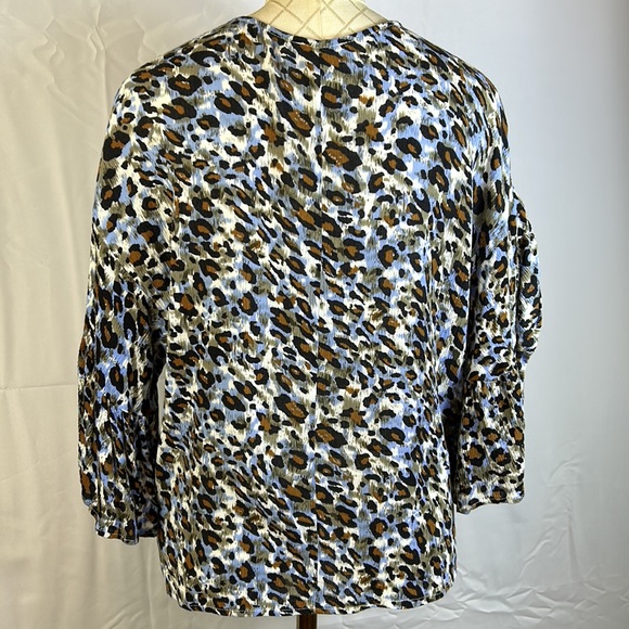 Umgee Small Open Sleeve Animal Print Blouse Like New - Picture 3 of 9